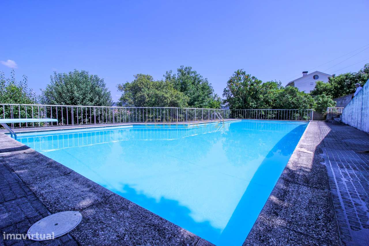 Moradia Individual Com Piscina Centro de Paredes. - Grande imagem: 4/33