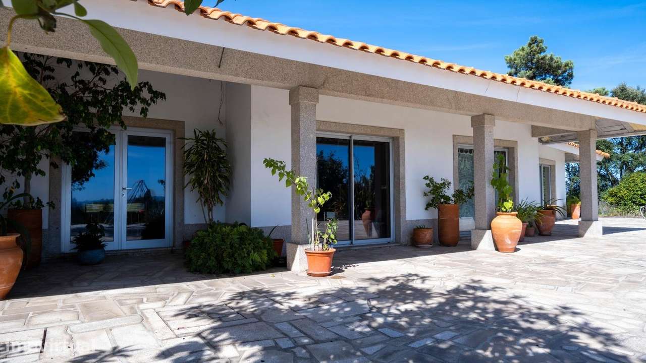 Moradia Térrea de 596m2 em Terreno de 10.000m2 | Paços de...-6