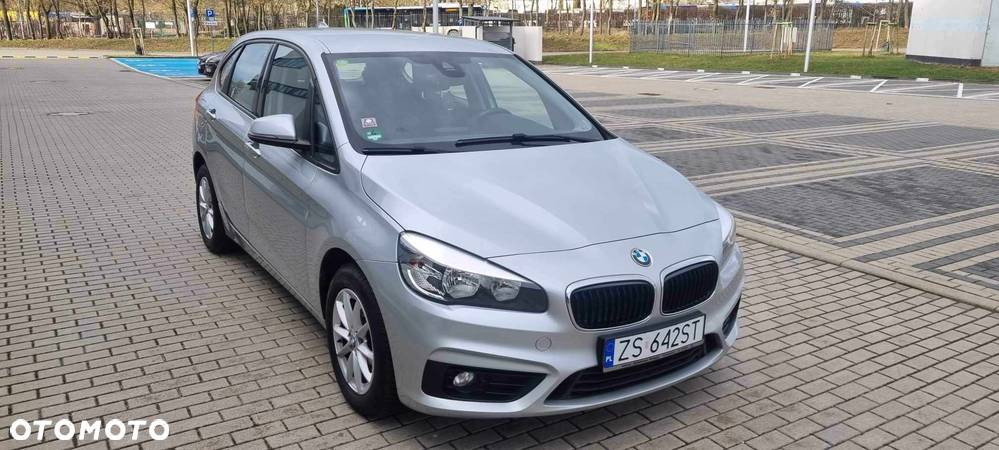 BMW Seria 2 218d - 5