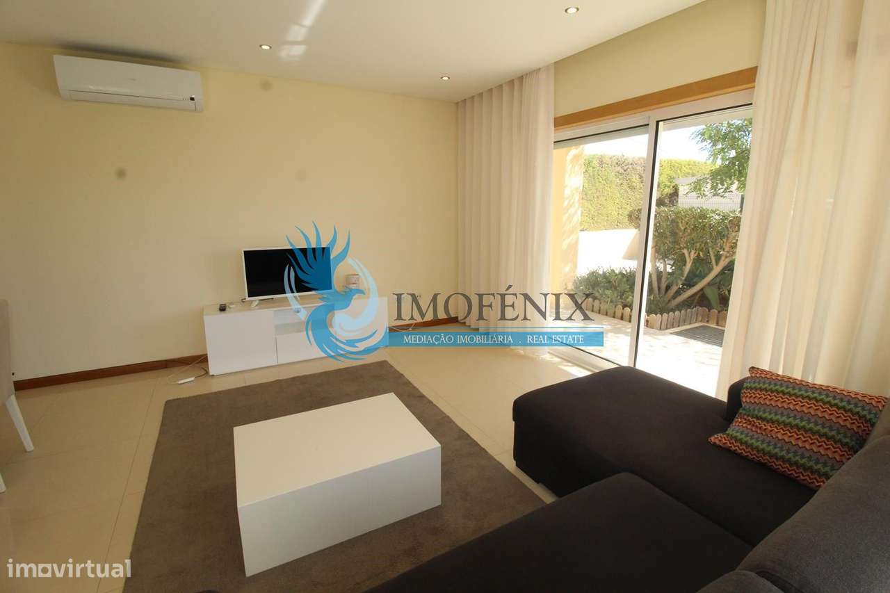 Moradia Geminada renovada T2+1 com piscina e garagem- Patroves- Albufe-4