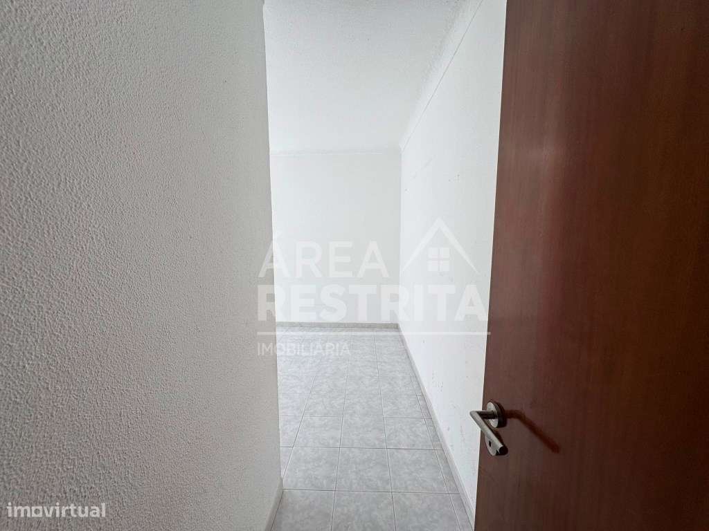 Apartamento T2 no Estádio da Medideira, Amora-14