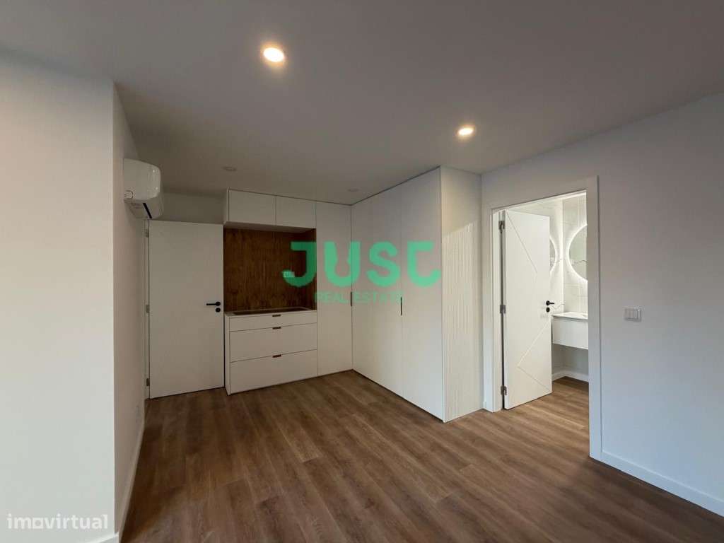 Moradia térrea, T3 + 1 com 2 suítes em Pinhal General - Fernão Ferro.-11