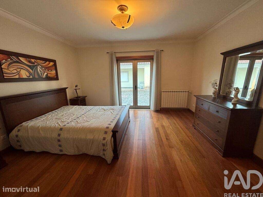 Casa tradicional T3 em Valado dos Frades de 563,00 m2 - Grande imagem: 4/28