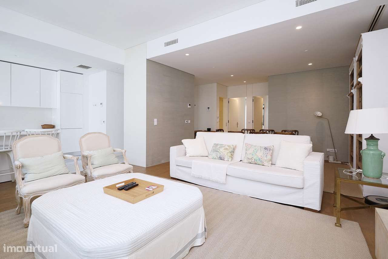 Apartamento T2 - Junto à Av. Liberdade - Totalmente Mobilado - Garagem-12