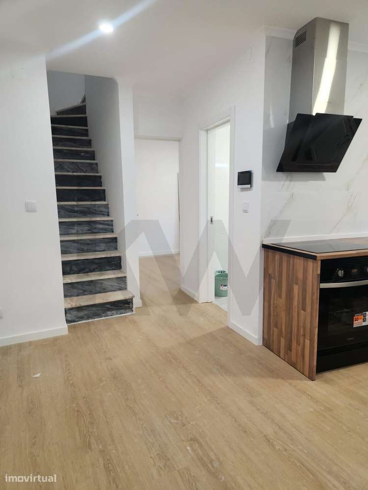 Moradia T2 totalmente remodelada-2