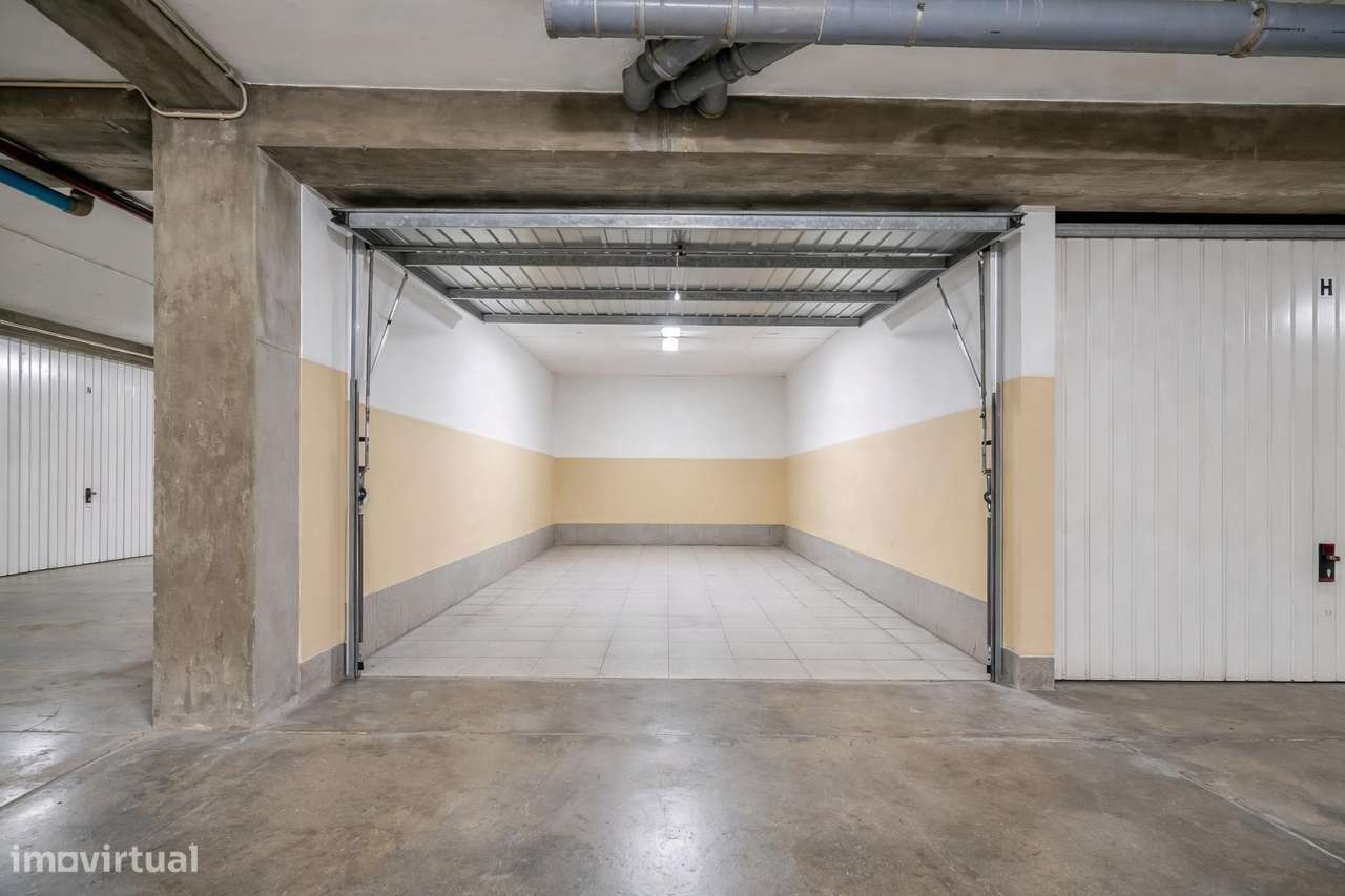 Apartamento T2 RENOVADO com Varanda e Garagem Box – Ermesinde-24