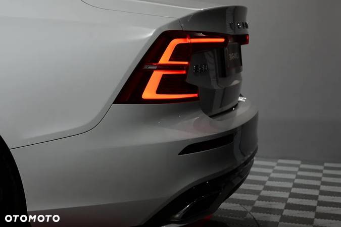 Volvo S60 T4 R-Design - 38