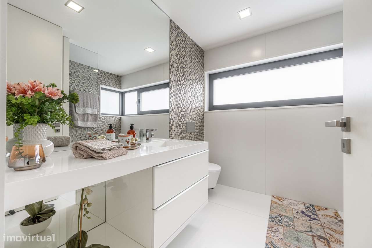 Moradia T4 com Rooftop Panorâmico e Piscina Privativa em GUIMARÃES-32