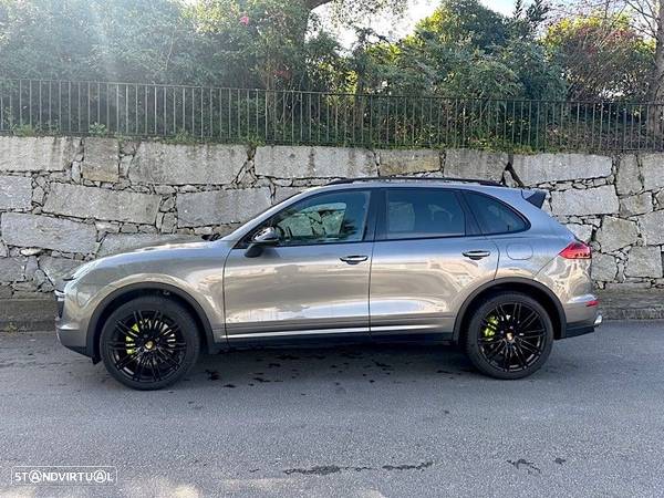 Porsche Cayenne - 4