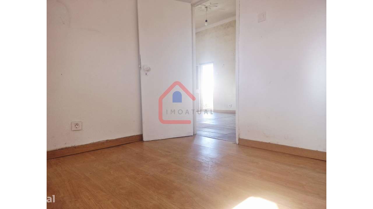 Moradia para Restaurar em Sesimbra-22