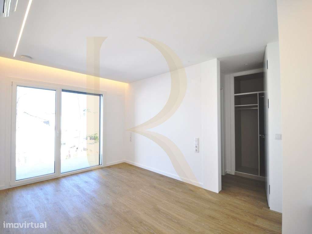 Moradia T3 isolada com piscina, churrasqueira e garagem na Aroeira-25