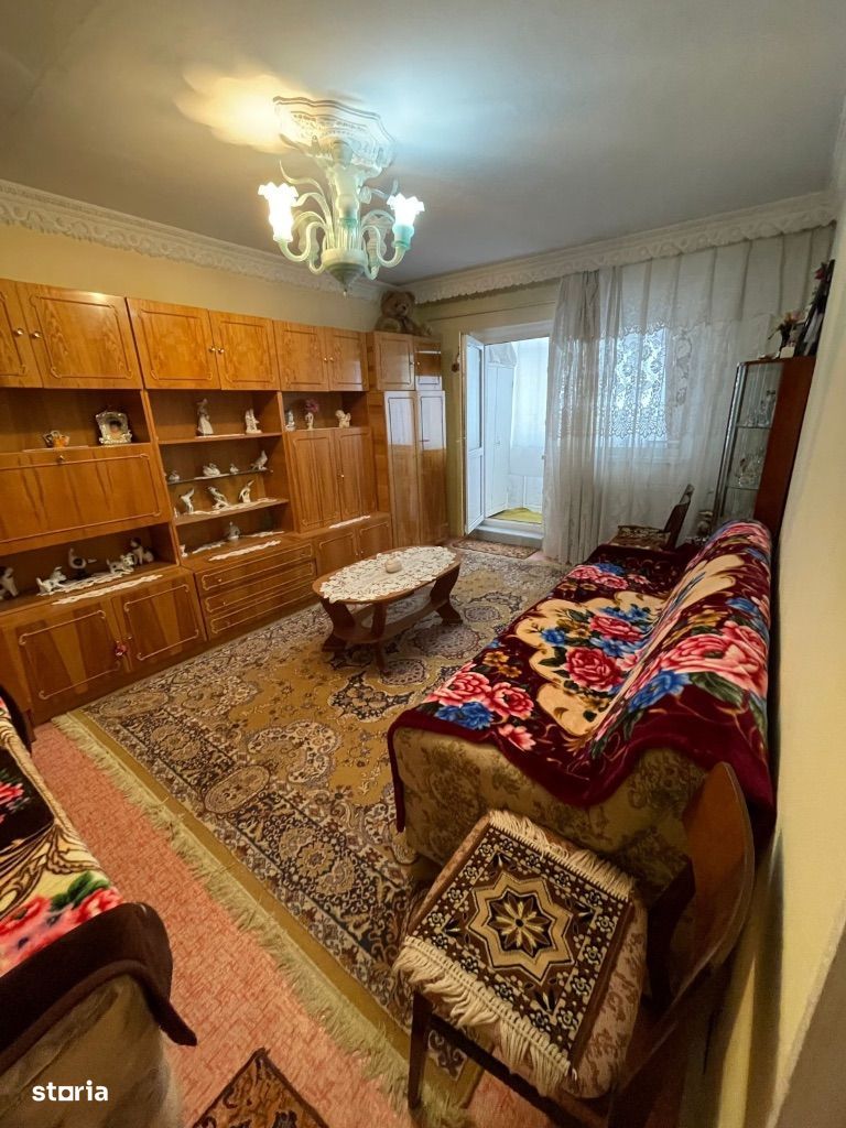 De vânzare apartament 3 camere zona Rosiori - Piața mare