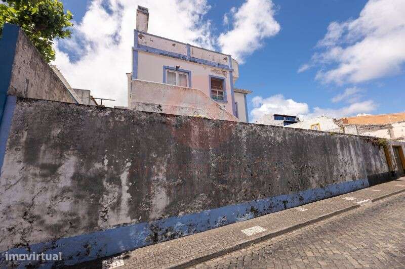 Moradia T3 com Quintal e Vista Panorâmica – A escassos passos da Baía-30
