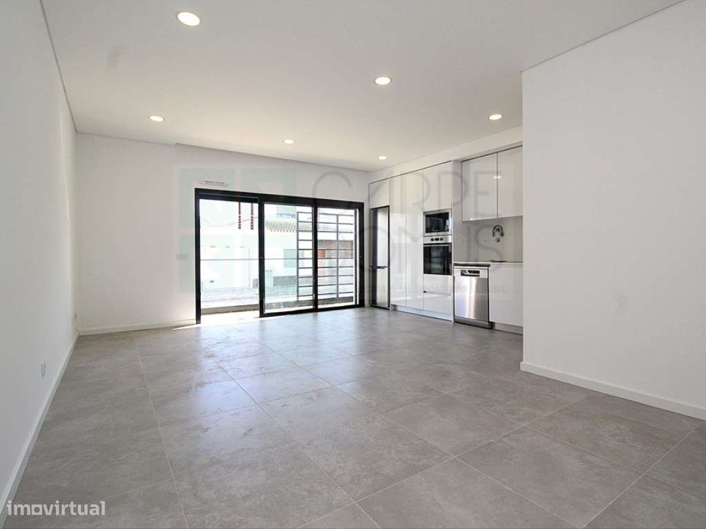 Viva a Elegância e o Conforto: Apartamento T2 Moderno a Passos da P... - Grande imagem: 3/16