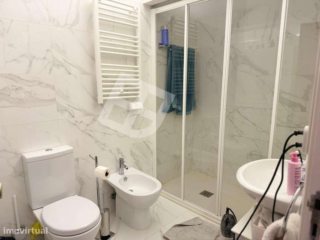 Apartamento T4 c/ Varanda - Av. Lourenço Peixinho-21