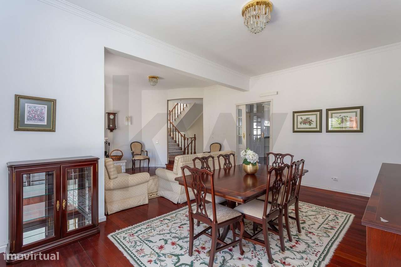 Moradia Isolada | 5 Quartos, Jardim, Garagem para 4 Carros-7