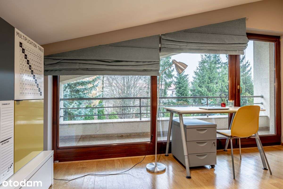 Elegancki dom z częścią biurowo-magazynową-7