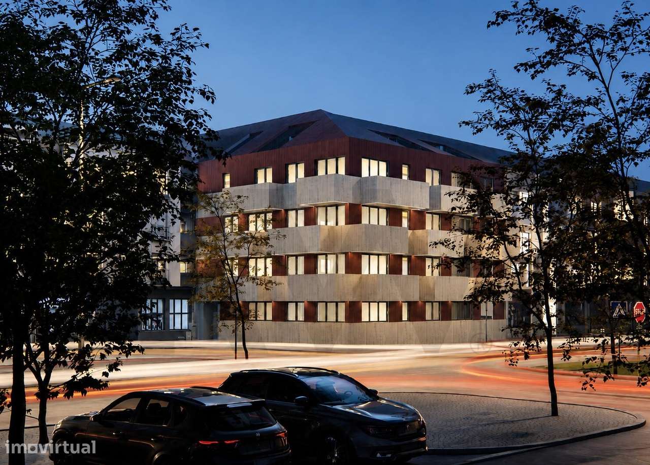 T2 Duplex de Excelência com 2 Suítes e 32m2 de Amplos Terraços | Centr