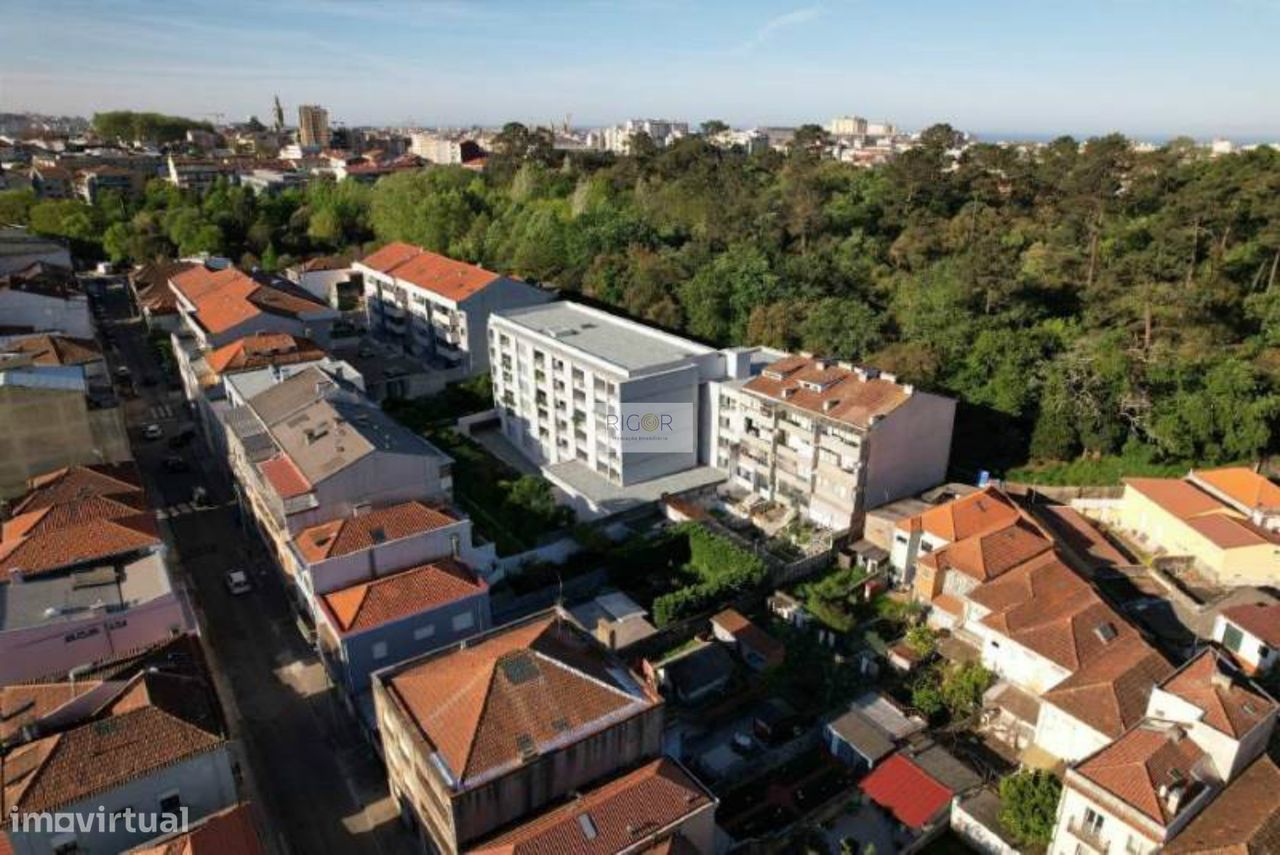 Apartamento T2 com varanda em construção ao Parque do Covelo.