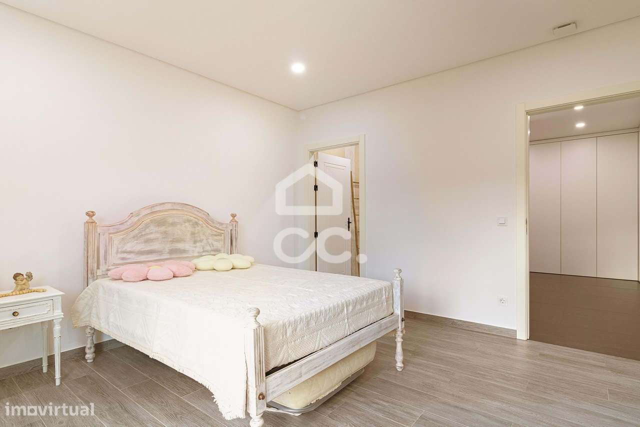 Moradia Térrea de Luxo com Cave | Conforto, Eficiência e Espaço Exteri-26