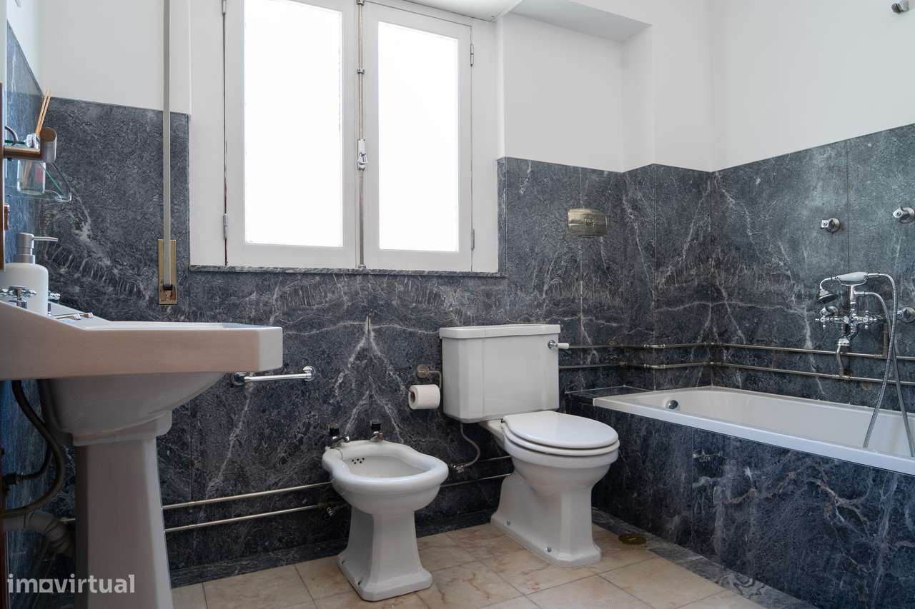 Quarto estudante universitária - rua António José de Almeida, Coimbra - Grande imagem: 5/23