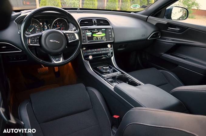 Jaguar XE 2.0 Portfolio - 21