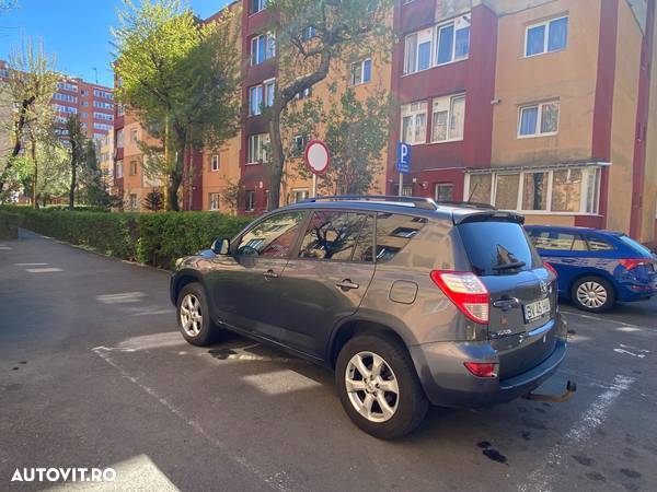 Toyota RAV4 2.2 D-CAT AWD Aut Luxury - 6