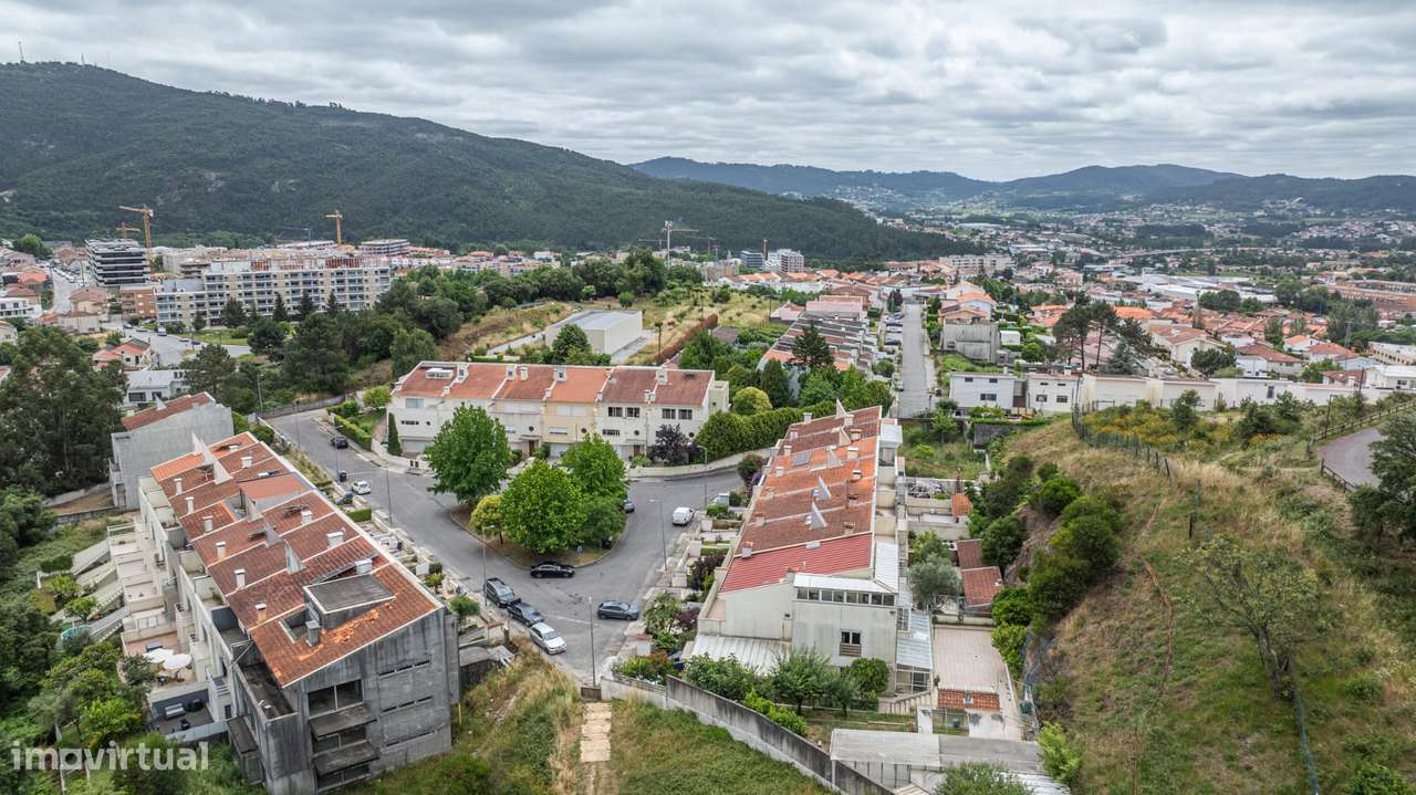 Moradia T5+1 no Centro de Braga, Nogueira-43