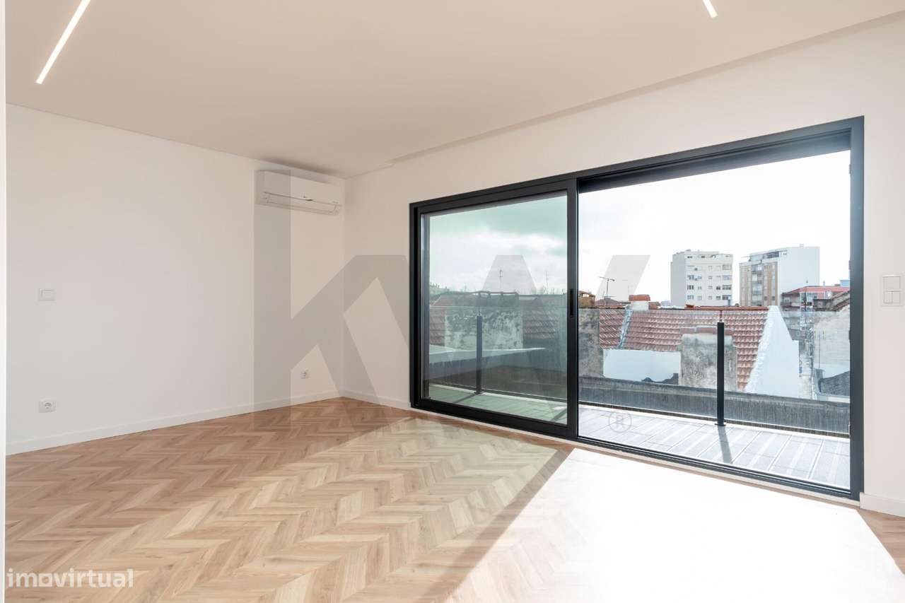 T3 Duplex Novo com Terraço Panorâmico – Onde a História e o Conforto s - Grande imagem: 4/36