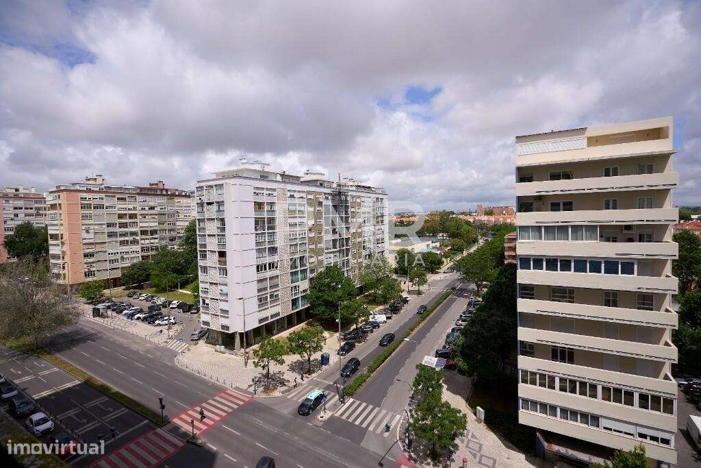 Apartamento T5 (ex T6) Avenida Estados Unidos da América-27