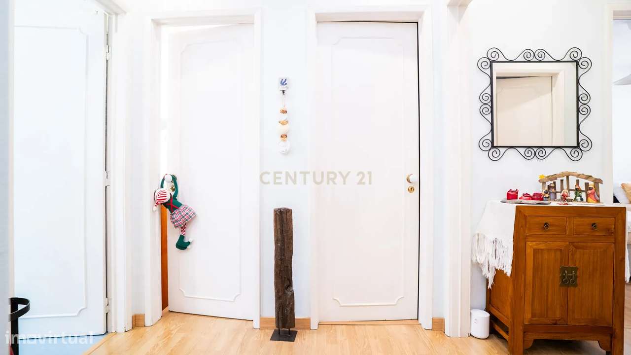 Apartamento T2 + 1* - Remodelado, em Queluz-32