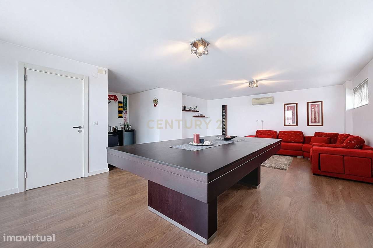 Luxuoso Duplex T4+1 em Amora, Seixal com Vista Panorâmica-32