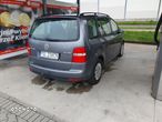 Volkswagen Touran 2.0 TDI Trendline DSG - 4