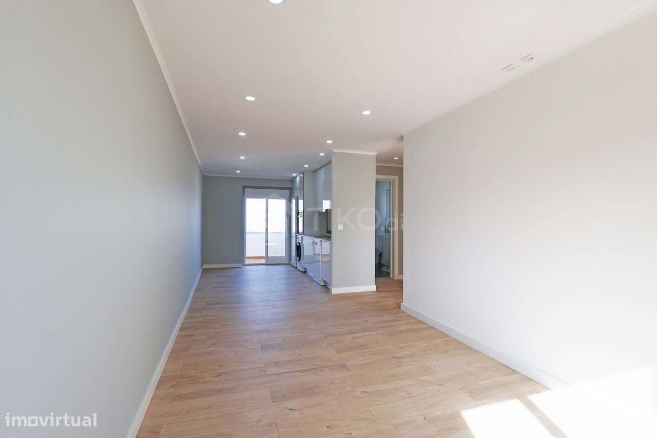 T3 Totalmente remodelado na Damaia – Pronto a habitar | Excelente loca - Grande imagem: 4/27