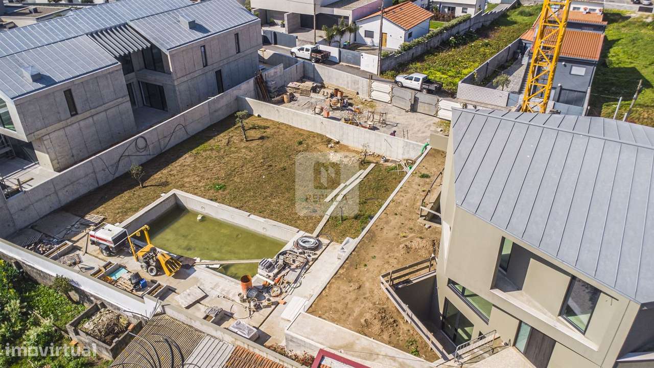 Moradia T3+1 em Canidelo a escassos metros da linha de mar-34