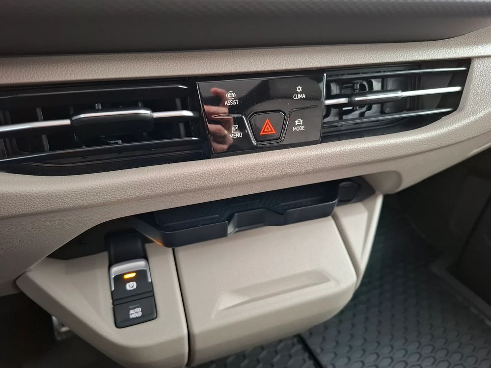 Salon PL Gwarancja fabryczna PHEV 218KM Panorama DCC Sam parkuje L2