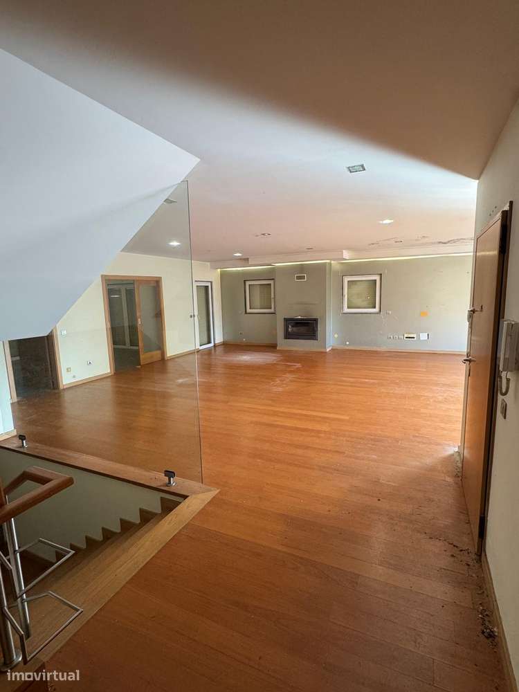 Moradia T5 com piscina, garagem e vista mar em Ericeira-26