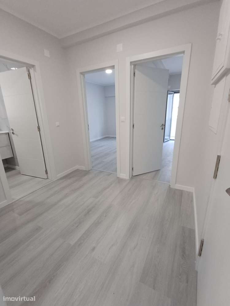 Apartamento T2 renovado, com arrecadação e a 2 km da praia-11