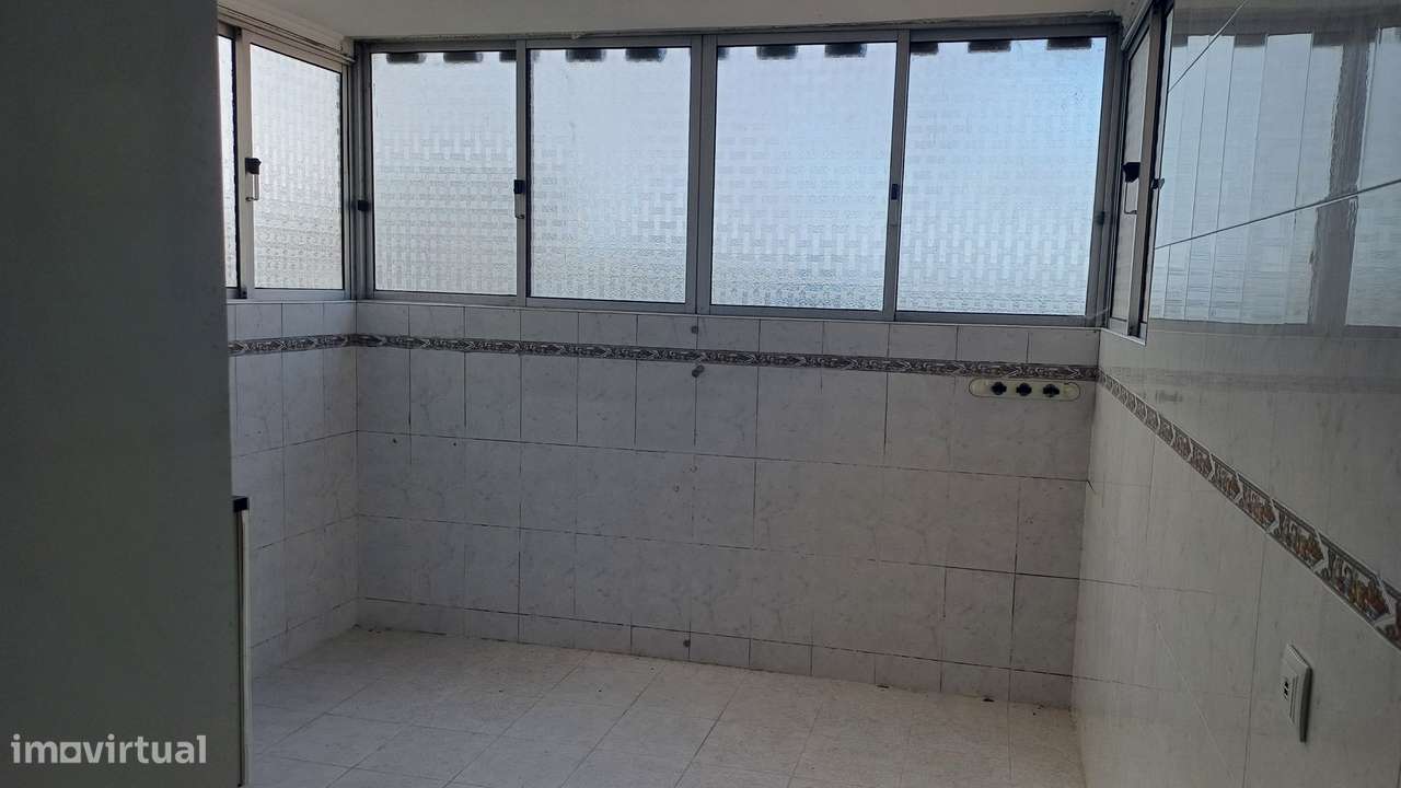 Barreiro, Santo António da Charneca, T2 em Bom estado de Conservação - Grande imagem: 4/27