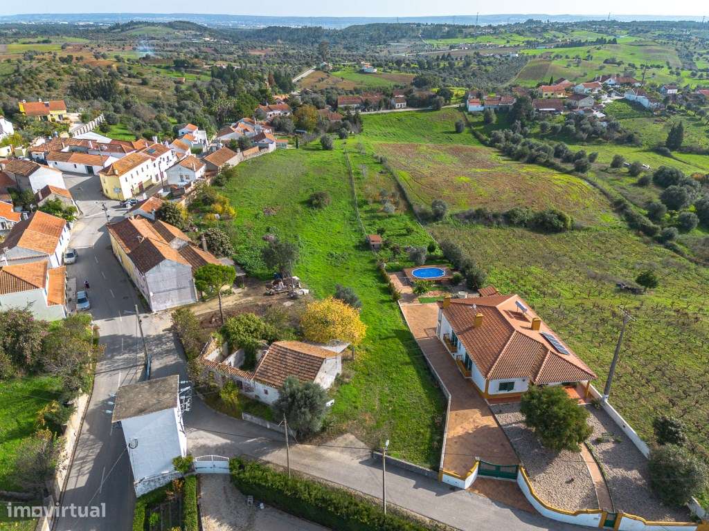 Moradia rústica para reabilitar com terreno - Grande imagem: 4/10