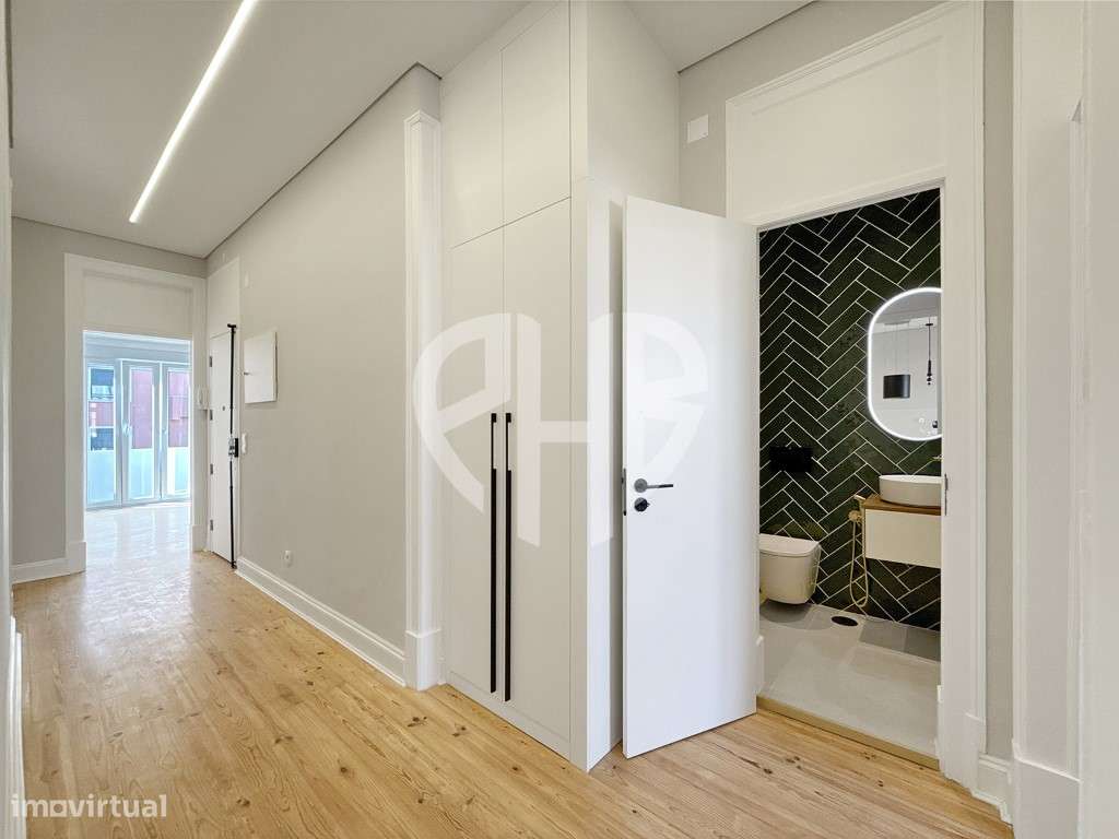 Apartamento T3 // Totalmente Renovado - Av. Almirante Reis-17