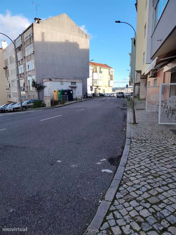 Garagem em Box junto Estação Amadora Este - Grande imagem: 3/11