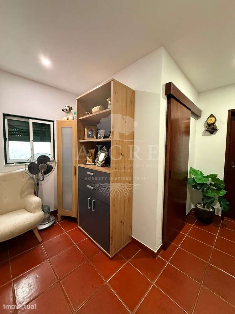 Moradia T2 localizada em Valverde-11