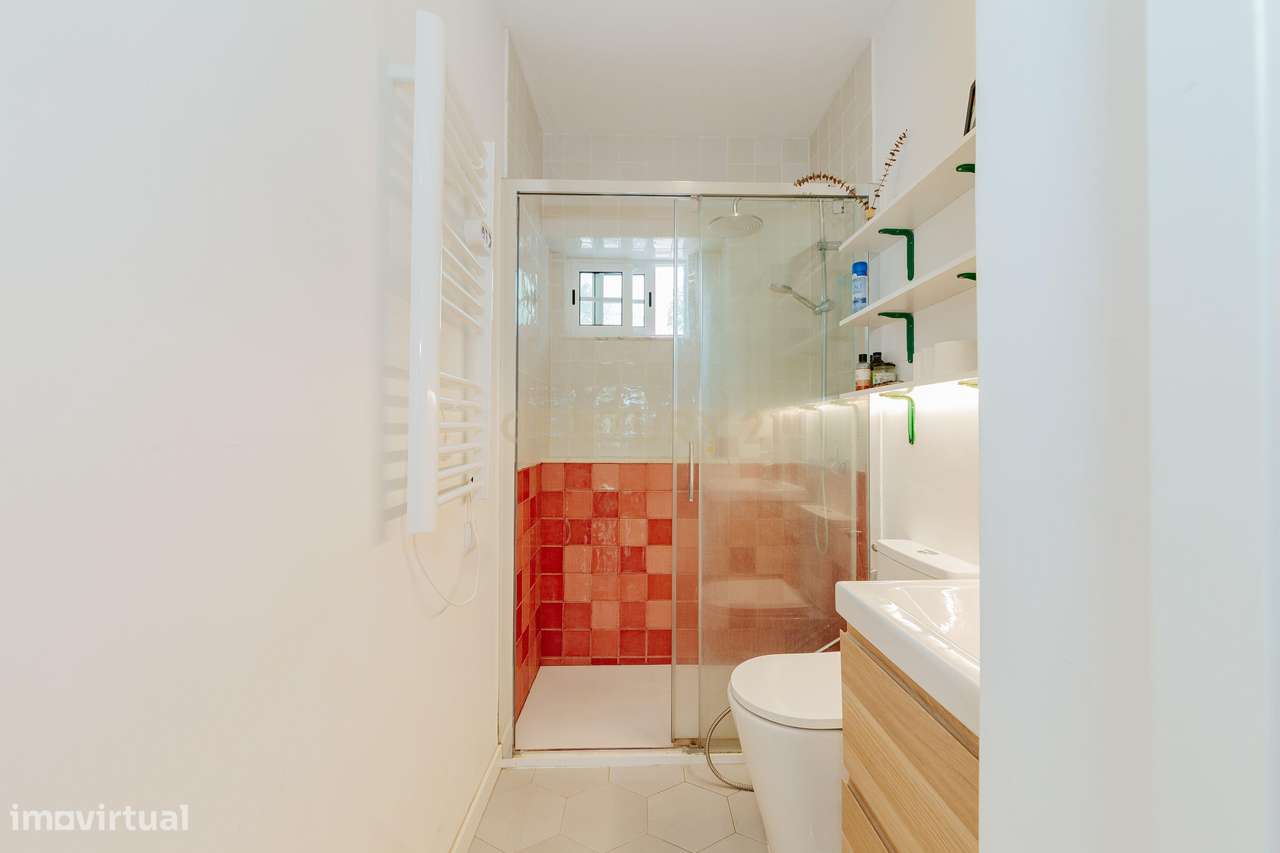 T2 exclusivo, totalmente remodelado e mobilado, com logradouro privati-25