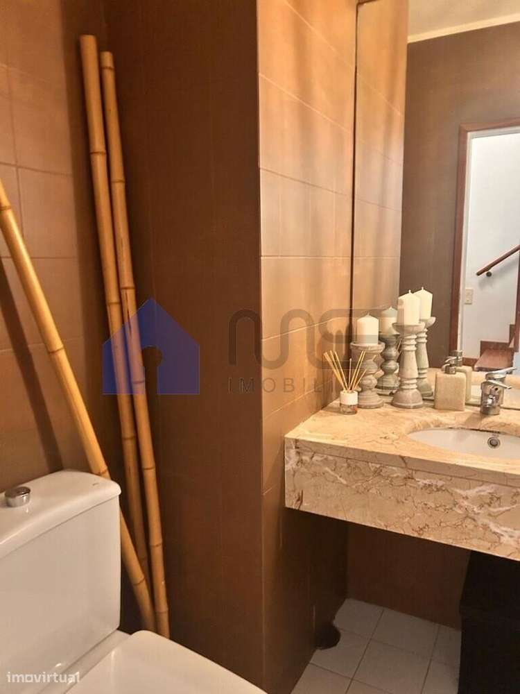 T3 Duplex Luminoso a 5 minutos da Praia – Leça da Palmeira-10