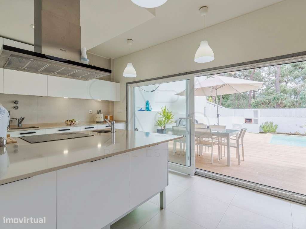 Exclusiva Moradia T4 com garagem, piscina e jacuzzi, rodeada por na...-7