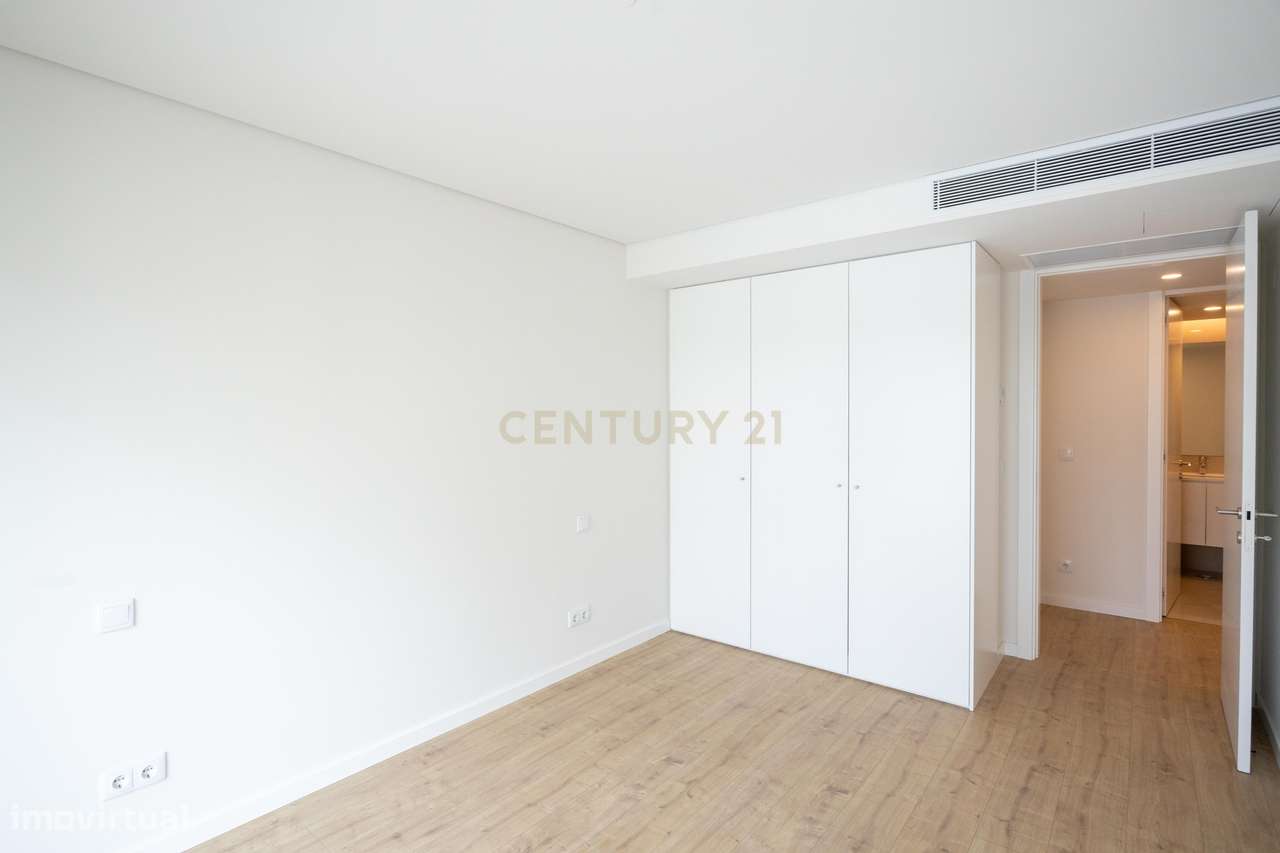 Apartamento T2 com estacionamento e piscina - Areeiro - Grande imagem: 3/15