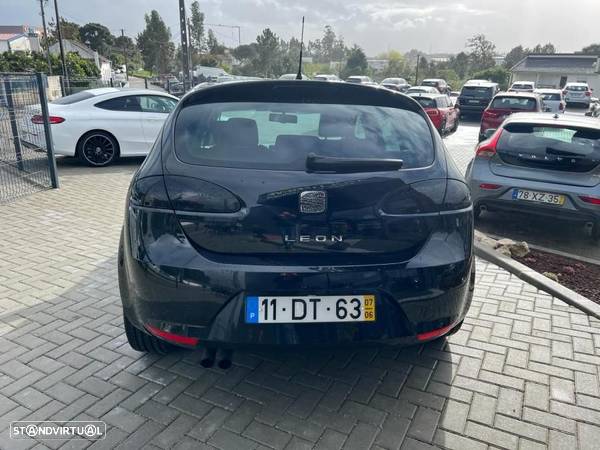 SEAT Leon 2.0 TDI DPF Style - 3