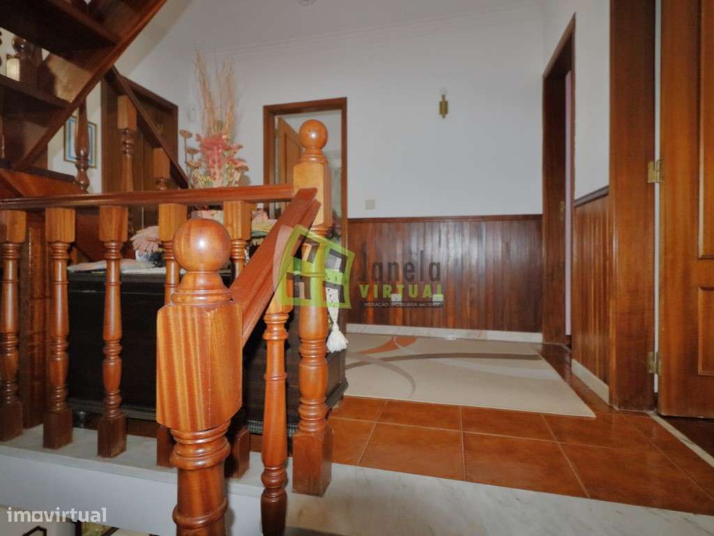 Moradia T3+1 com Quintal, Garagem em Vale de Milhaços-28