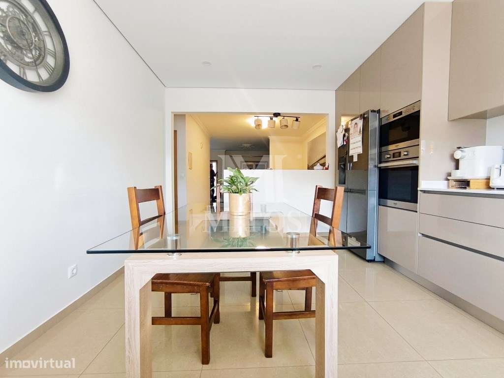 Moradia T4+1 com excelente localização em Barroselas - Grande imagem: 2/31